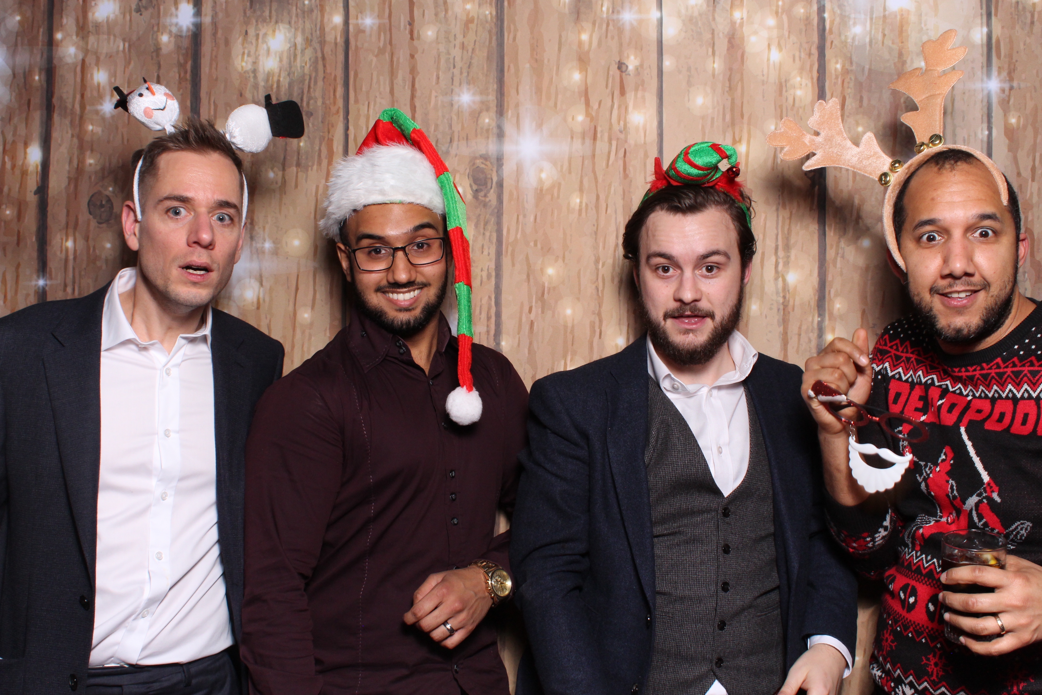 Tes Christmas party  | View more photos from the event at gallery.magicimages.uk/u/MagicImages/Tes-Christmas-party